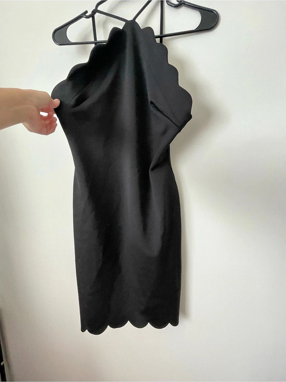 GUESS Black Scalloped Hem Halter Slip Dress Short Sleeveless Size M Sexy Classy